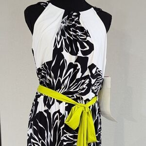 Vince Camuto Women's Maxi black and white dress Size 10